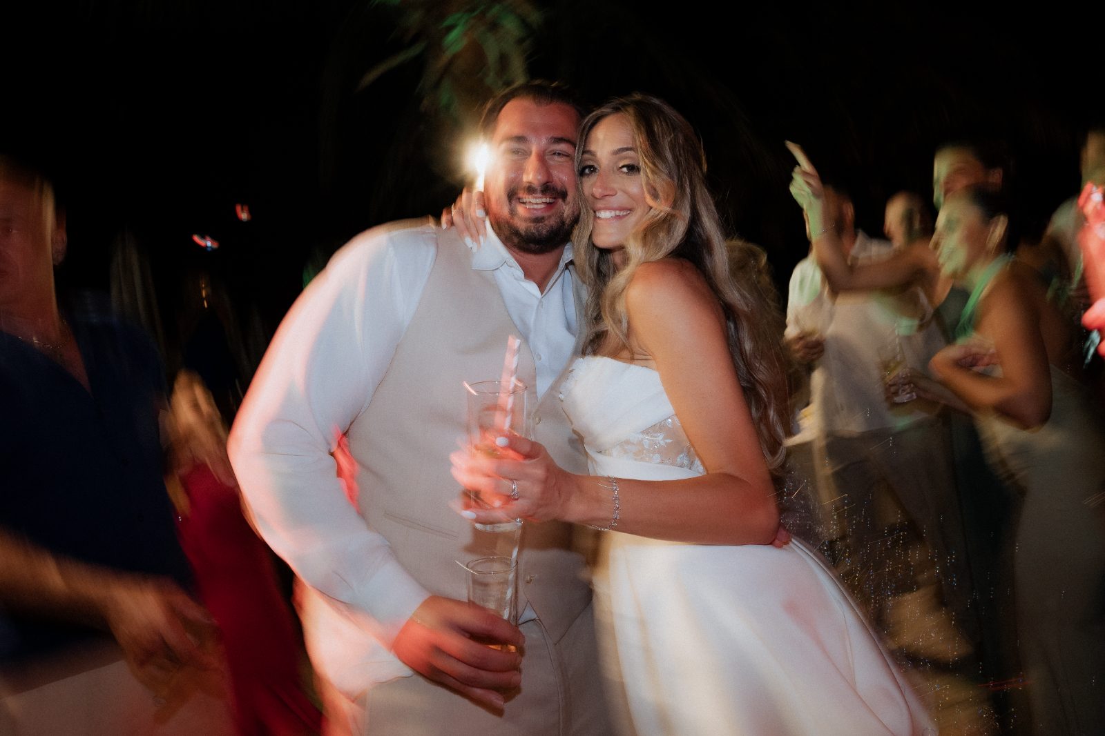 Erica and Derek are celebrating their wedding at Avila Beach Hotel in Curaçao, surrounded by guests enjoying the festivities