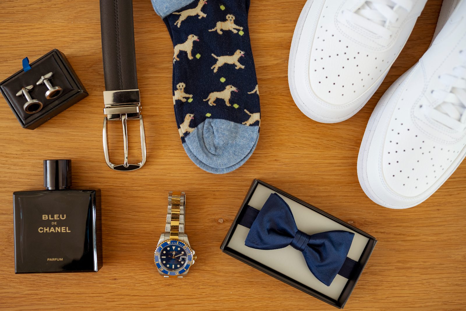 Ghislaine and Kevin are getting married in a private garden in Curaçao, surrounded by wedding attire and accessories laid out on a wooden surface